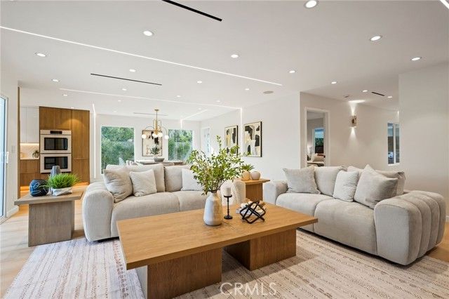 24118 Highlander, West Hills (los Angeles), CA 91307