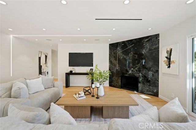 24118 Highlander, West Hills (los Angeles), CA 91307