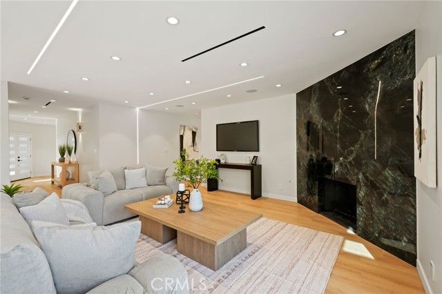 24118 Highlander, West Hills (los Angeles), CA 91307