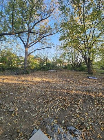 306 E Adams Street, Pittsburg, KS 66762