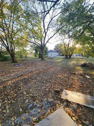 306 E Adams Street, Pittsburg, KS 66762