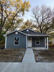 306 E Adams Street, Pittsburg, KS 66762