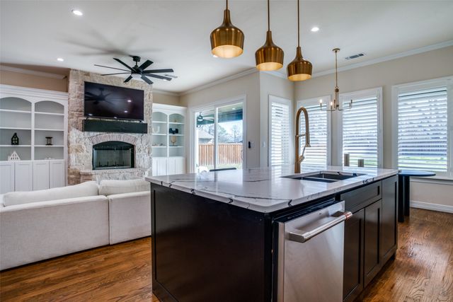 317 E Liberty Street, Pilot Point, TX 76258