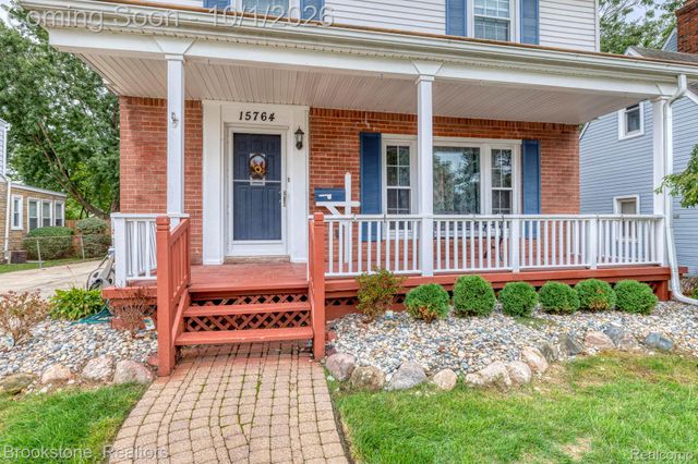 15764 Deerfield Avenue, Eastpointe, MI 48021