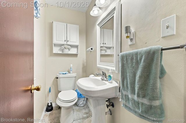 15764 Deerfield Avenue, Eastpointe, MI 48021