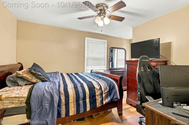 15764 Deerfield Avenue, Eastpointe, MI 48021
