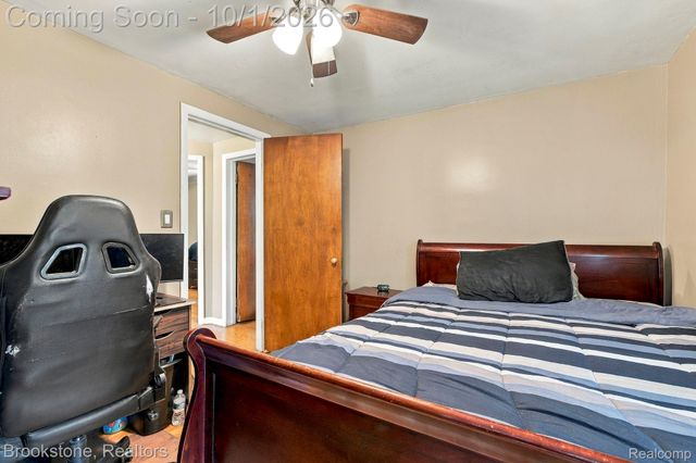 15764 Deerfield Avenue, Eastpointe, MI 48021