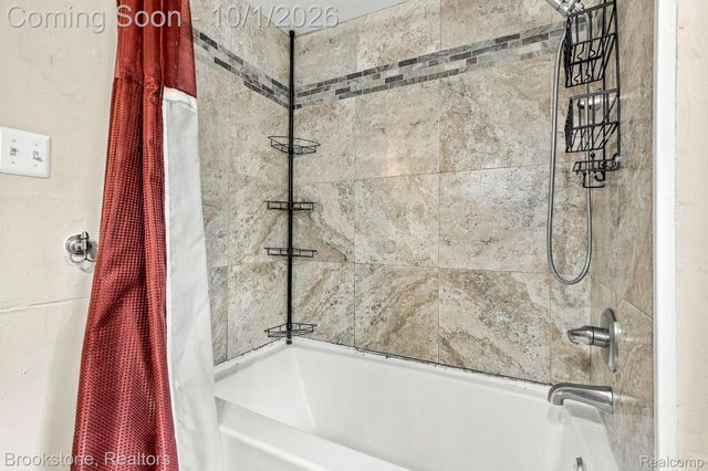 15764 Deerfield Avenue, Eastpointe, MI 48021