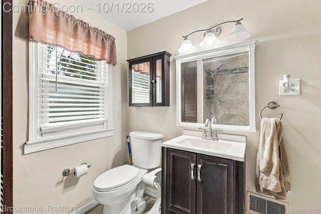 15764 Deerfield Avenue, Eastpointe, MI 48021