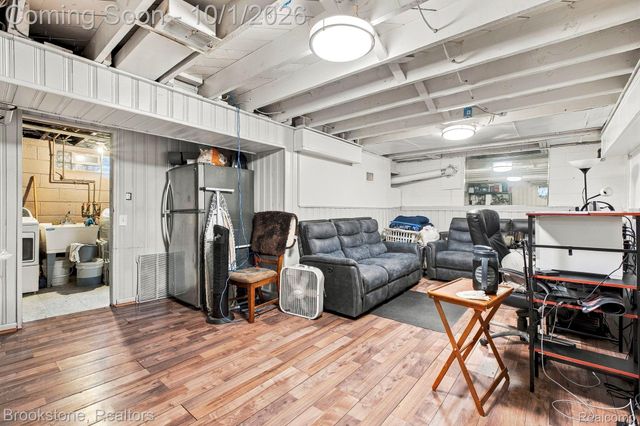 15764 Deerfield Avenue, Eastpointe, MI 48021