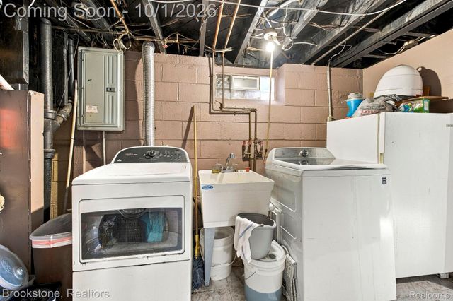 15764 Deerfield Avenue, Eastpointe, MI 48021