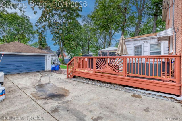 15764 Deerfield Avenue, Eastpointe, MI 48021