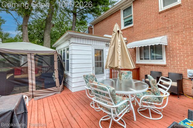 15764 Deerfield Avenue, Eastpointe, MI 48021