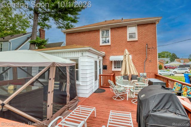 15764 Deerfield Avenue, Eastpointe, MI 48021