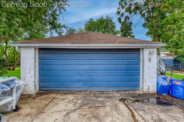 15764 Deerfield Avenue, Eastpointe, MI 48021