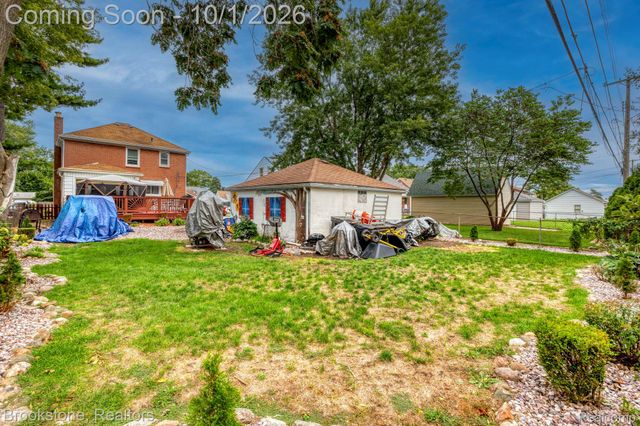 15764 Deerfield Avenue, Eastpointe, MI 48021