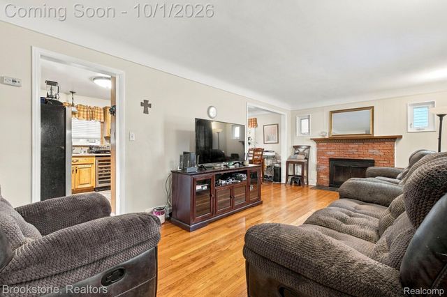 15764 Deerfield Avenue, Eastpointe, MI 48021
