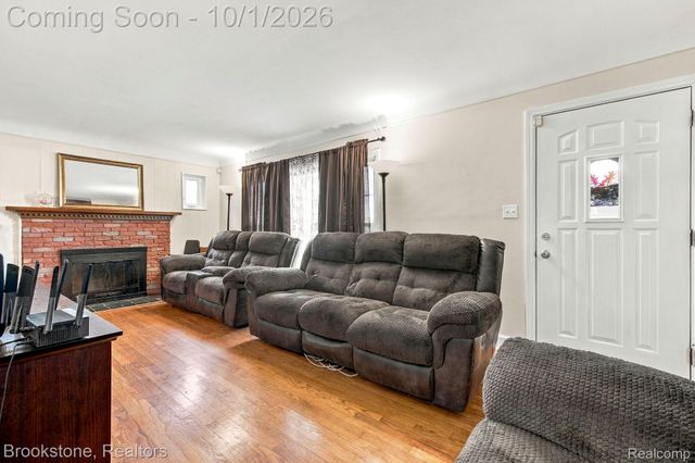 15764 Deerfield Avenue, Eastpointe, MI 48021