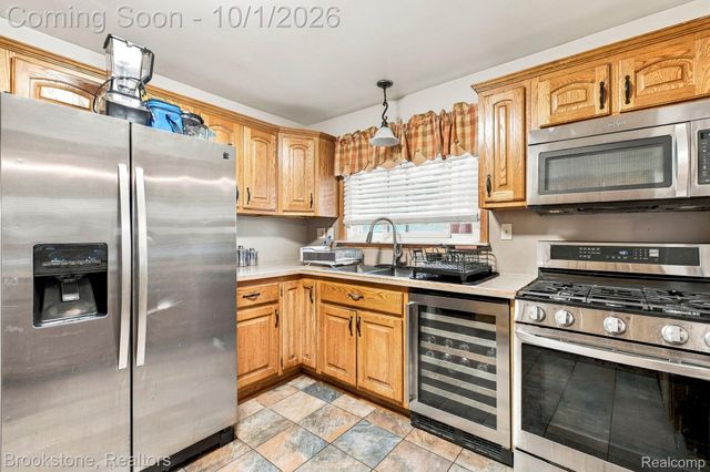 15764 Deerfield Avenue, Eastpointe, MI 48021