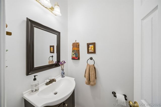 3705 W Iola Street, Broken Arrow, OK 74012