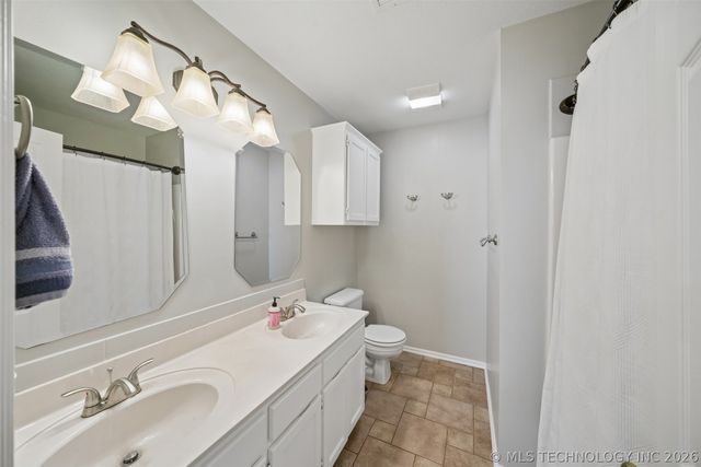 3705 W Iola Street, Broken Arrow, OK 74012