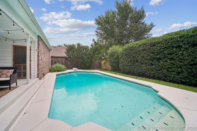 3705 W Iola Street, Broken Arrow, OK 74012