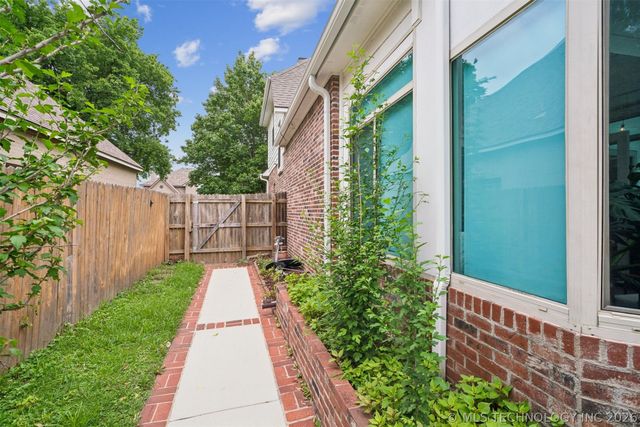 3705 W Iola Street, Broken Arrow, OK 74012