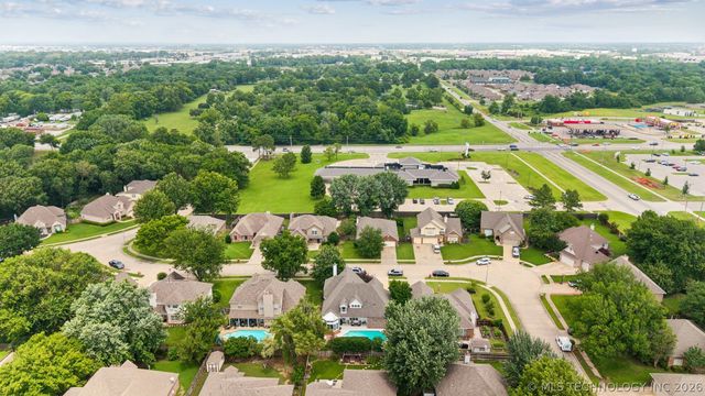 3705 W Iola Street, Broken Arrow, OK 74012