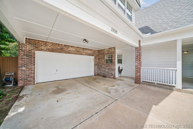 3705 W Iola Street, Broken Arrow, OK 74012