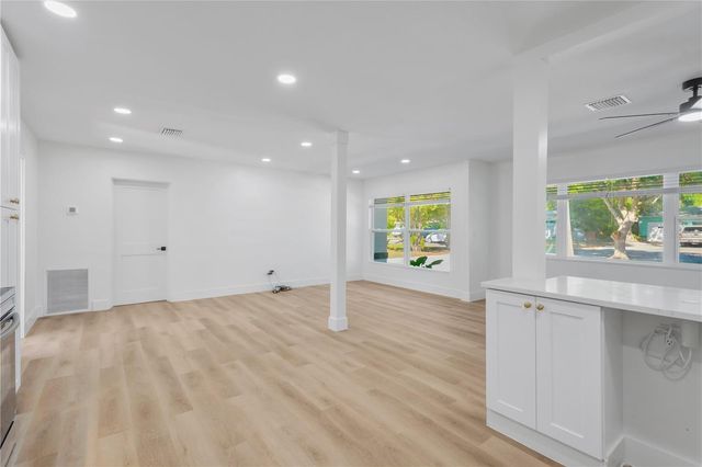 4300 28TH AVENUE N, St Petersburg, FL 33713