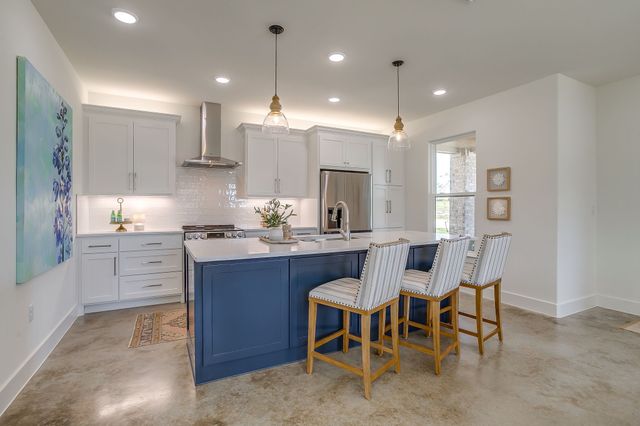 110 Cardinal Woods Court, Granbury, TX 76049