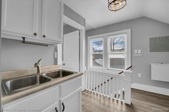 23921 Oxford Street, Dearborn, MI 48124