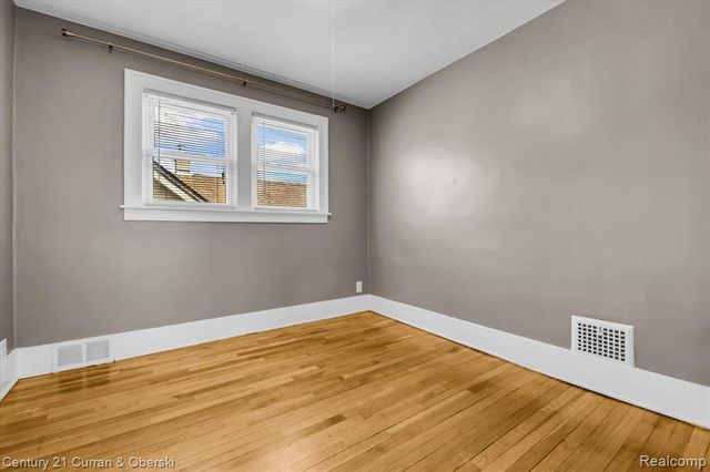 23921 Oxford Street, Dearborn, MI 48124