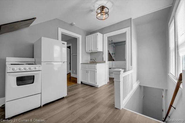 23921 Oxford Street, Dearborn, MI 48124