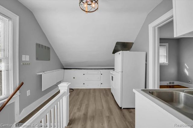 23921 Oxford Street, Dearborn, MI 48124