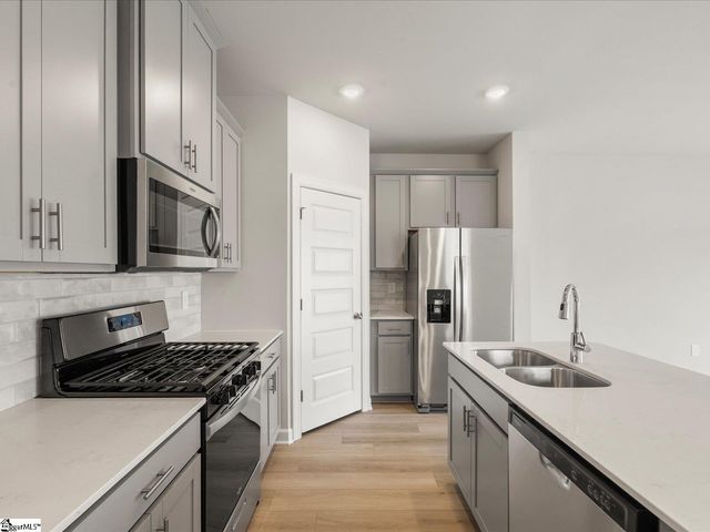 302 Hampton George Court, Greer, SC 29651