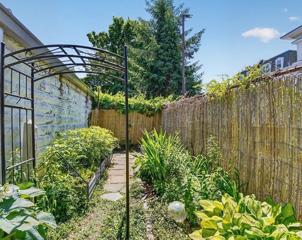 23 Irvington Rd 2, Somerville, MA 02144