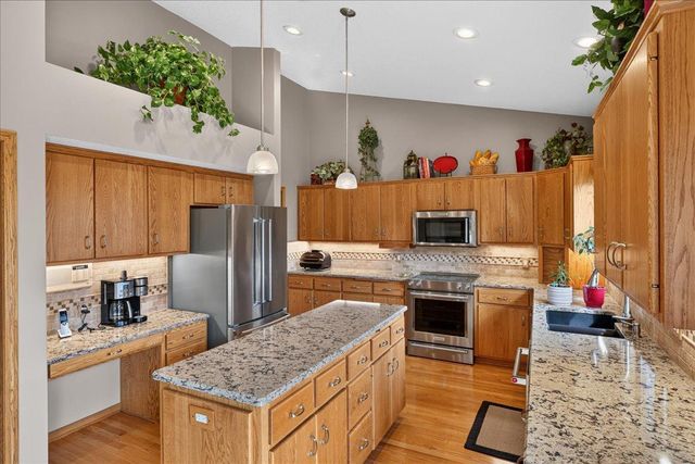 1585 Monarch Street, Shakopee, MN 55379