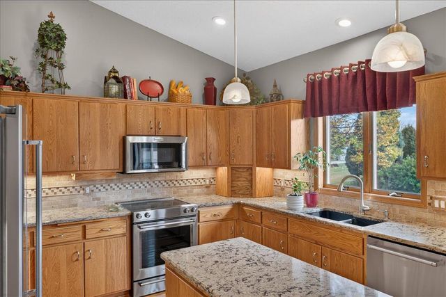 1585 Monarch Street, Shakopee, MN 55379