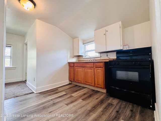1621 S Cedar Street, Lansing, MI 48910