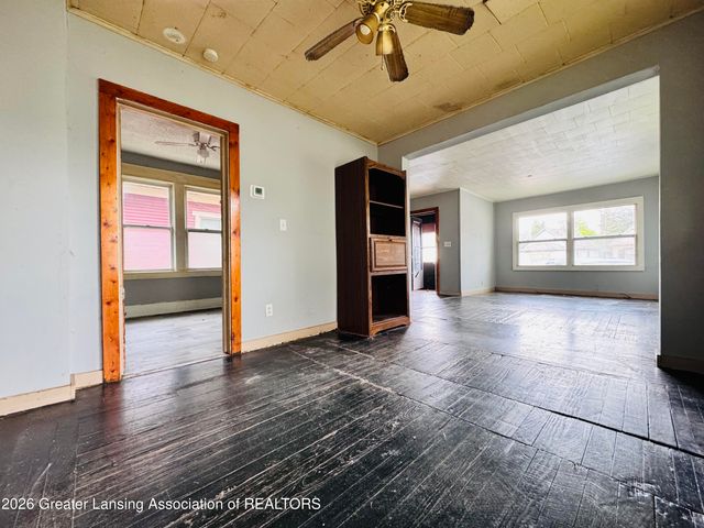 1621 S Cedar Street, Lansing, MI 48910
