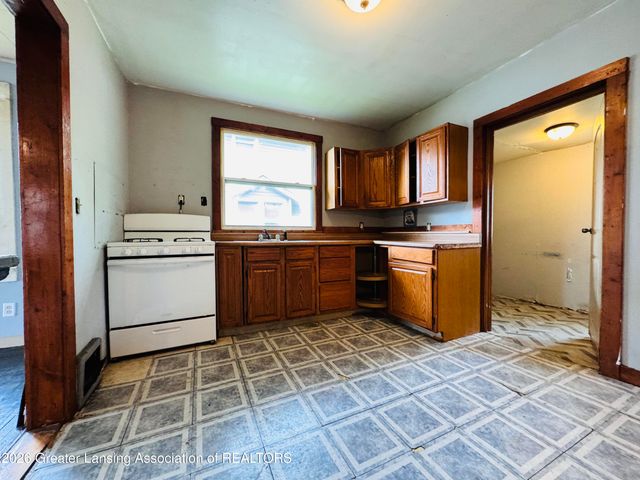 1621 S Cedar Street, Lansing, MI 48910