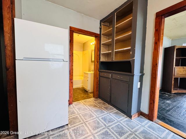 1621 S Cedar Street, Lansing, MI 48910