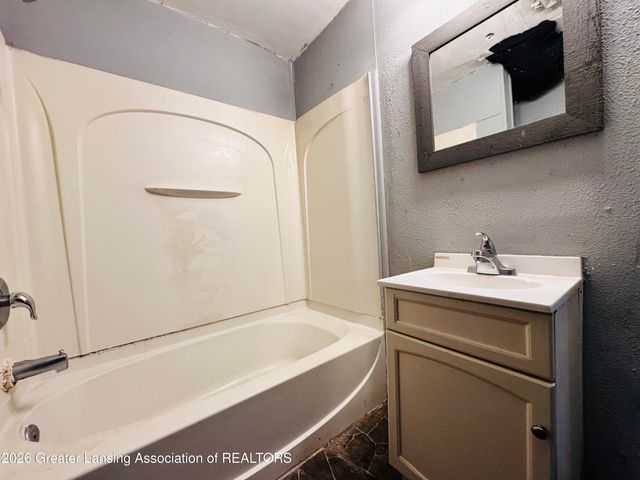 1621 S Cedar Street, Lansing, MI 48910