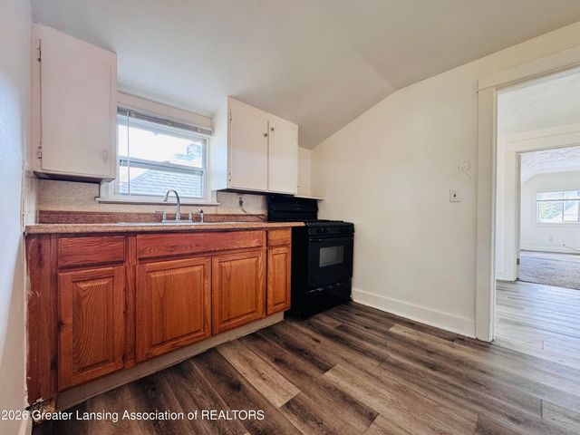 1621 S Cedar Street, Lansing, MI 48910