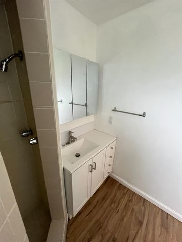 2702 E Hedges Avenue, Fresno, CA 93703