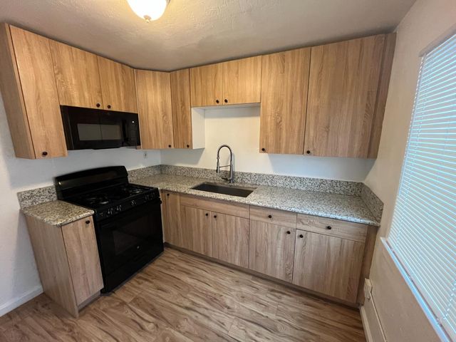 2702 E Hedges Avenue, Fresno, CA 93703