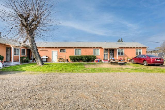 2702 E Hedges Avenue, Fresno, CA 93703