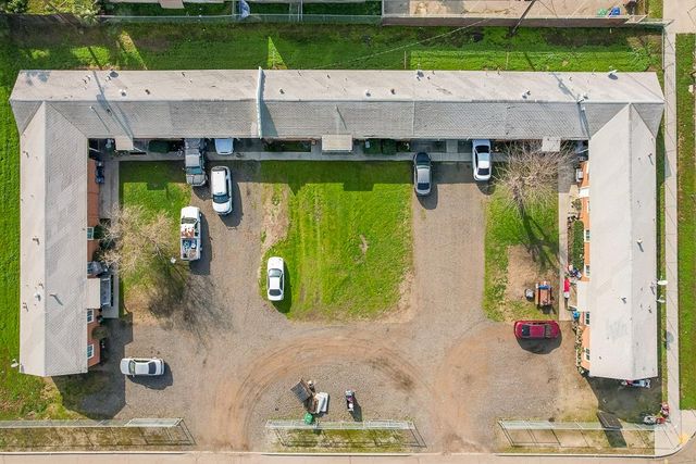 2702 E Hedges Avenue, Fresno, CA 93703