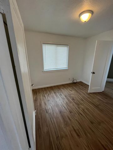 2702 E Hedges Avenue, Fresno, CA 93703